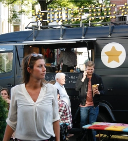 Daily Dog team bij de foodtruck op een event