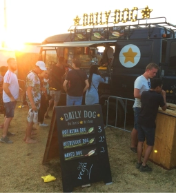 Close-up portie frites in de schil van Daily Dog