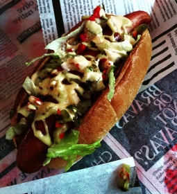 Daily Dog Relish Dog hotdog met verse relish
