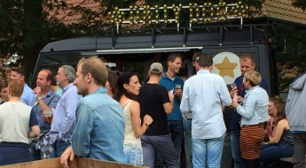 Daily Dog foodtruck op zomerevent