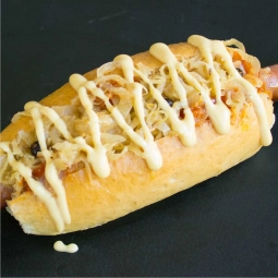 Daily Dog Doggle Maier hotdog met verse zuurkool