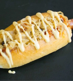 Daily Dog Doggle Maier hotdog met verse zuurkool